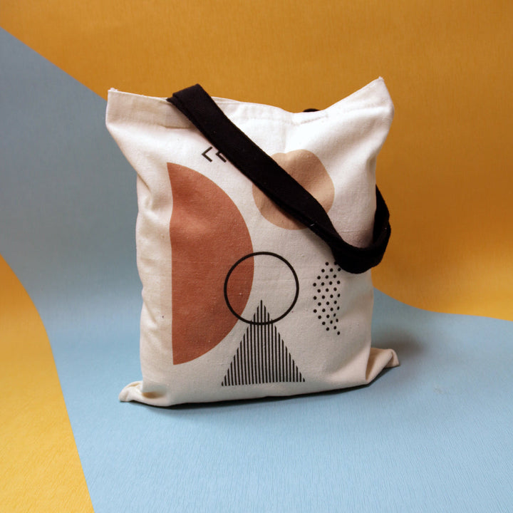 Tote bags in Egypt. Linen is the material used in the shopping bag. There is two different shapes Portrait tote bag & Landscape tote bag. It's Eco-friendly & fashion bag. 