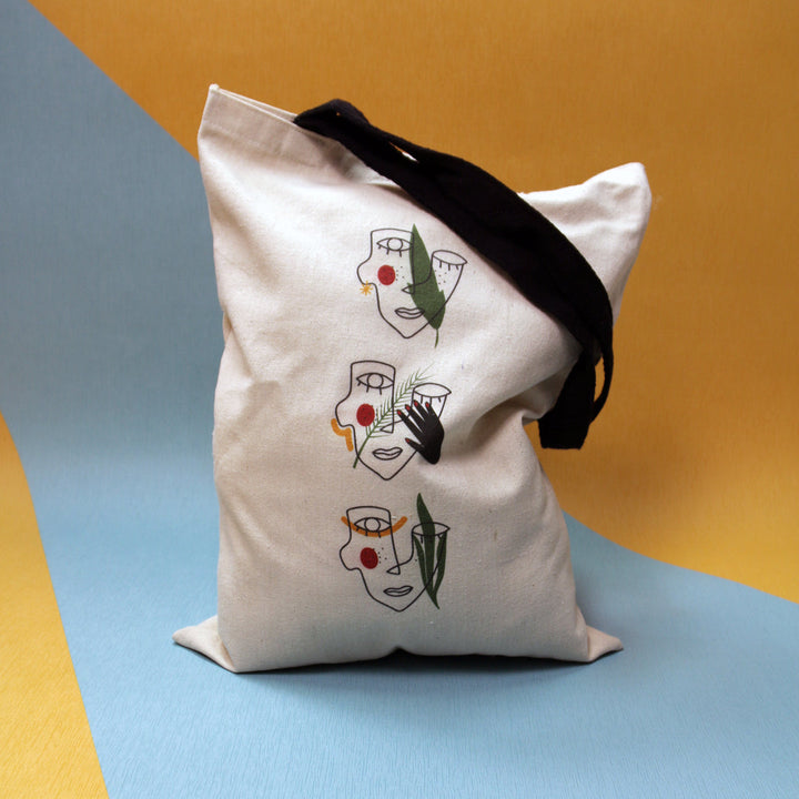 Tote bags in Egypt. Linen is the material used in the shopping bag. There is two different shapes Portrait tote bag & Landscape tote bag. It's Eco-friendly & fashion bag. 