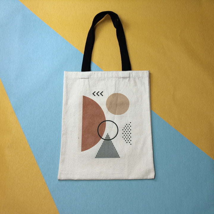 Tote bags in Egypt. Linen is the material used in the shopping bag. There is two different shapes Portrait tote bag & Landscape tote bag. It's Eco-friendly & fashion bag. 