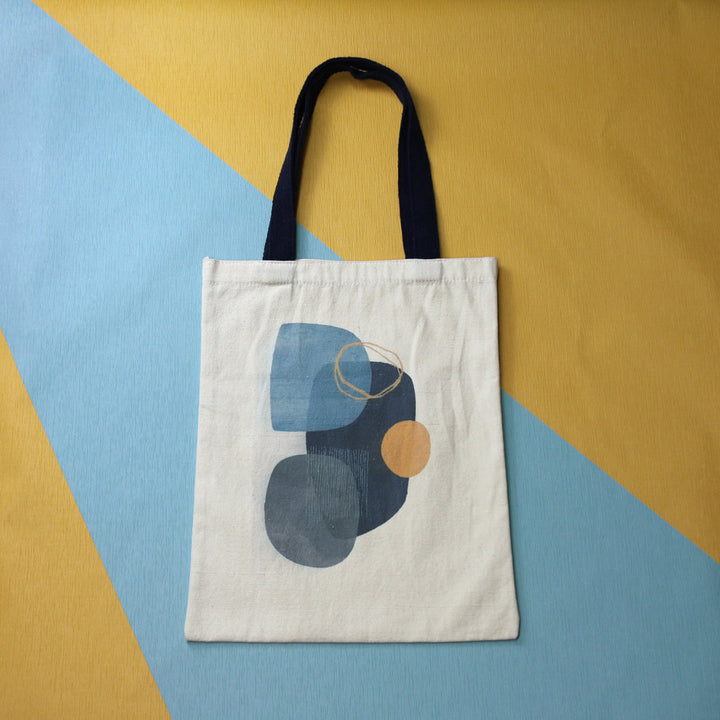 Tote bags in Egypt. Linen is the material used in the shopping bag. There is two different shapes Portrait tote bag & Landscape tote bag. It's Eco-friendly & fashion bag. 